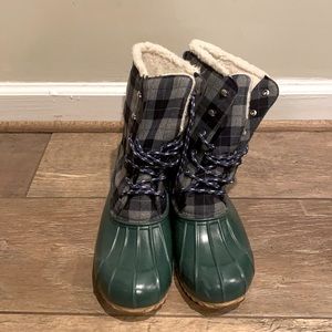 143 girl boot green and grey. Size 10 girl